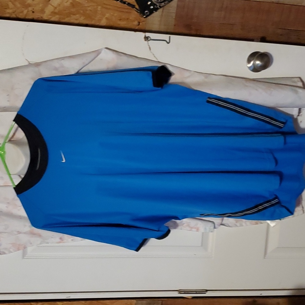 Mens nike shirt with cuffed sleeves and mesh side dri fit